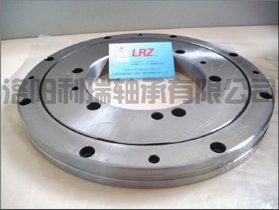 Precision crossed roller bearing